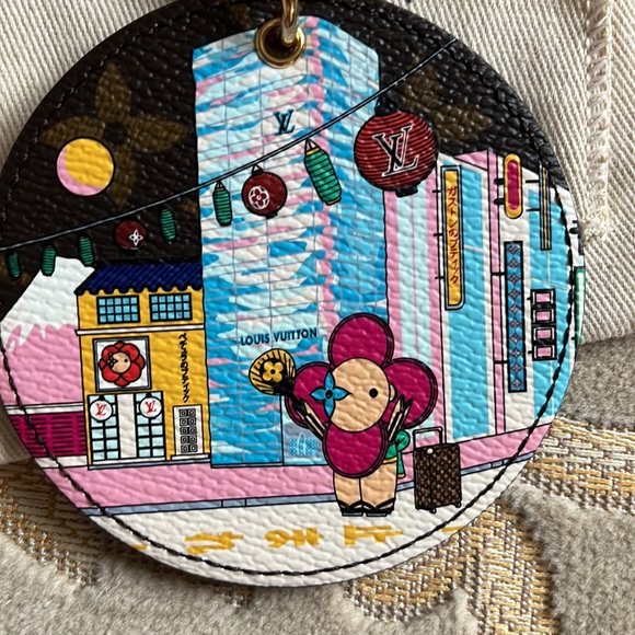 Louis Vuitton new with tag bag charm /key chain limited addition - Picture 4 of 10